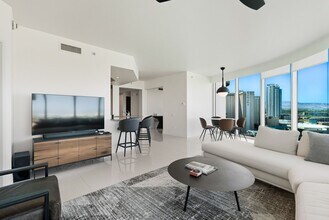 322 E Karen Ave in Las Vegas, NV - Building Photo - Building Photo