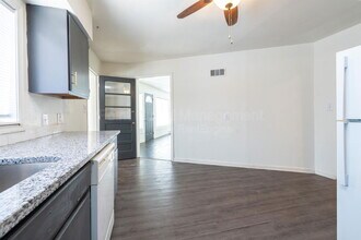 1700 N Harvard Ave in Wichita, KS - Foto de edificio - Building Photo