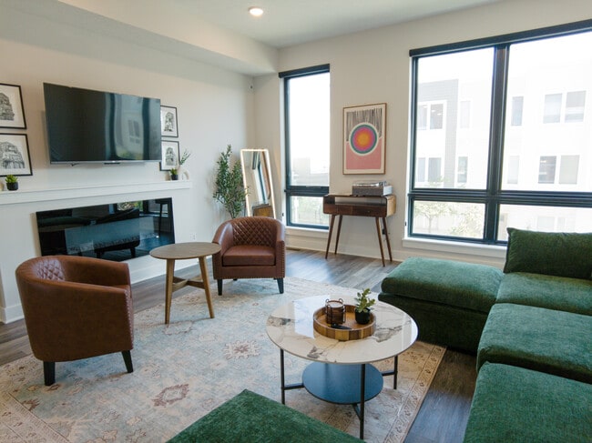 1446 E 15th St in Cleveland, OH - Foto de edificio - Building Photo