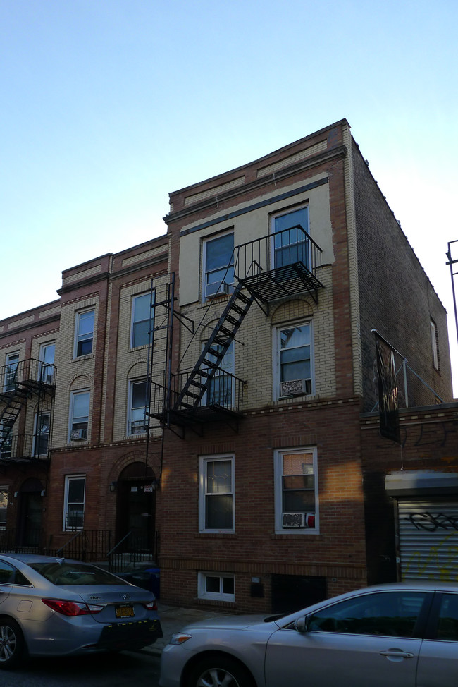 41-29 53rd St in Flushing, NY - Building Photo - Building Photo