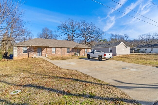 property at 2009 Knoxville St