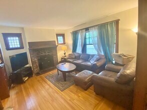 911 Broadway, Unit #1 in Somerville, MA - Building Photo - Building Photo