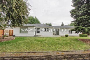 4114 NE 56th St in Vancouver, WA - Building Photo