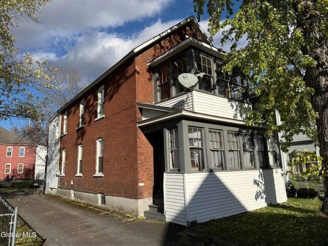 property at 7 Micklas St