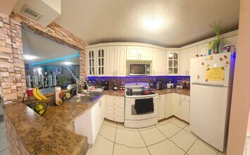 1145 W 42nd St in Hialeah, FL - Building Photo - Building Photo