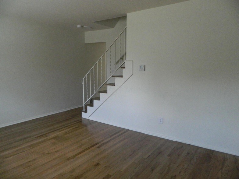 1975 Dunbar Dr, Unit A in Columbus, OH - Building Photo