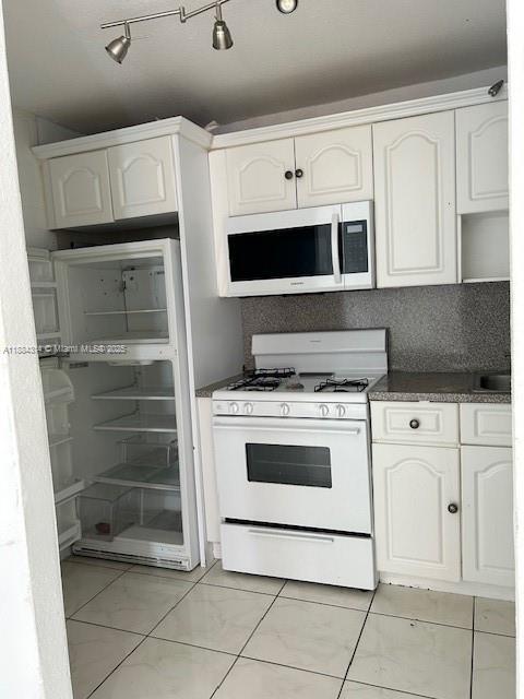 107 SW 18th Ct in Miami, FL - Building Photo - Building Photo