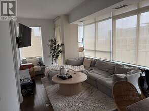 126 Simcoe St in Toronto, ON - Building Photo - Building Photo