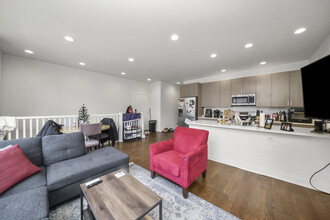 650 N Green St, Unit 1 in Chicago, IL - Building Photo - Building Photo