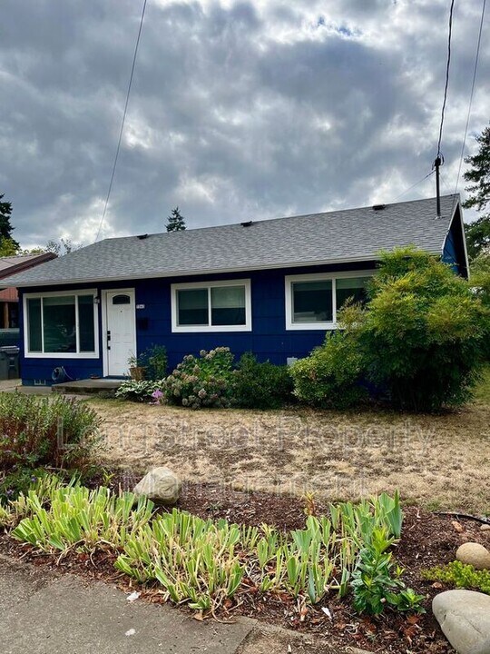 7343 SE 84th Ave in Portland, OR - Building Photo