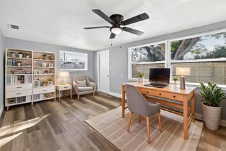 10933 Premier Ave in Port Richey, FL - Foto de edificio - Building Photo