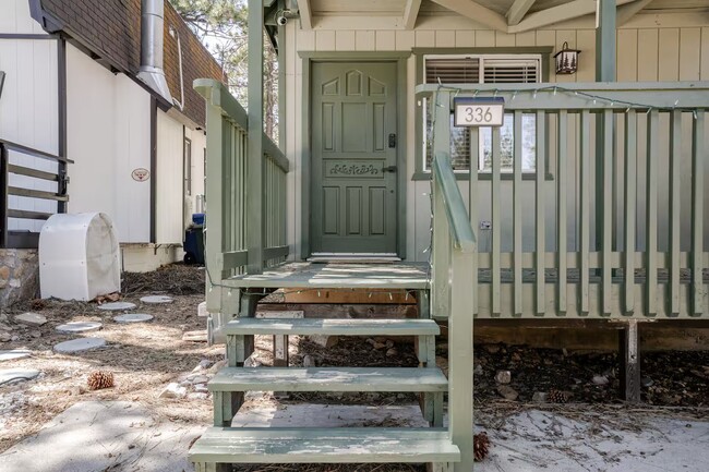 336 Spruce Ln in Sugarloaf, CA - Building Photo - Building Photo