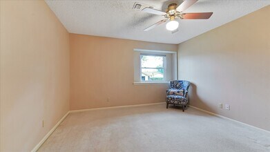 2574 Marilee Ln in Houston, TX - Foto de edificio - Building Photo