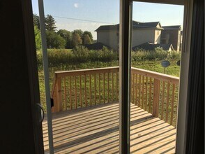 120 W Hills Ln in Waterloo, IA - Building Photo - Building Photo