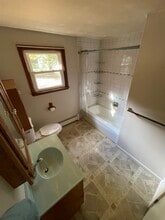 139 Buck St in Gorham, ME - Foto de edificio - Building Photo