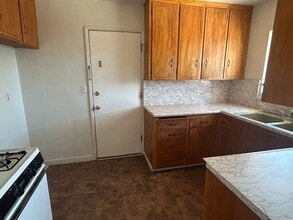1241 W Putnam Ave in Porterville, CA - Building Photo - Building Photo