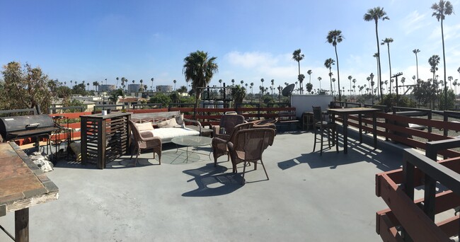 2207 Brenta Pl in Venice, CA - Building Photo - Building Photo
