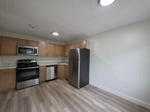 Tower Hill Landings in Kingston, RI - Foto de edificio - Building Photo