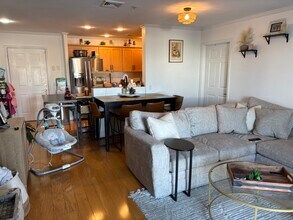 360 Revere Beach Blvd, Unit 217 in Revere, MA - Foto de edificio - Building Photo