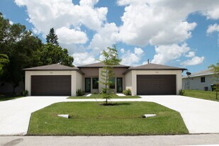 122 SE 12th Ter in Cape Coral, FL - Building Photo