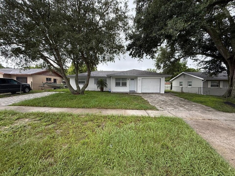 10 E Celeste St in Apopka, FL - Building Photo