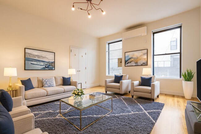 346 W 52nd St in New York, NY - Building Photo - Building Photo