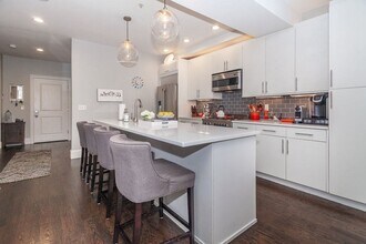 111 B St, Unit 3 in Boston, MA - Building Photo - Building Photo