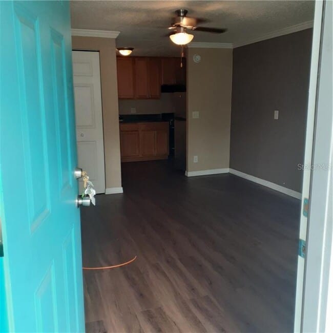 5901 Bryce Ln-Unit -5911 in Tampa, FL - Building Photo - Building Photo