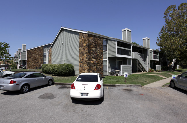 The Oaks Apartments in Muskogee, OK - Foto de edificio - Building Photo