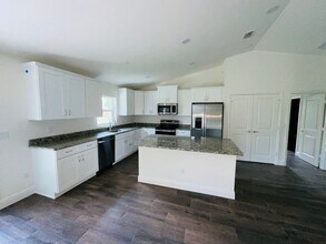7702 Lakeland Blvd in Fort Pierce, FL - Building Photo - Building Photo
