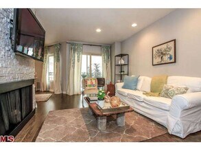 141 S Clark Dr, Unit 424 in West Hollywood, CA - Building Photo - Building Photo