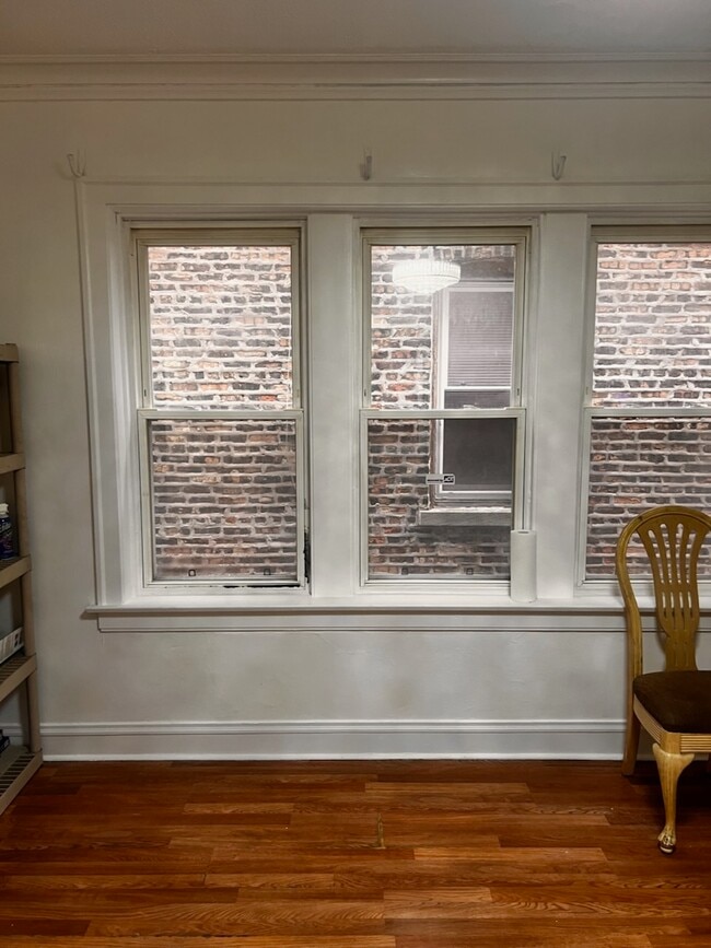 6113 S Sacramento Ave, Unit 1stFloor in Chicago, IL - Building Photo - Building Photo