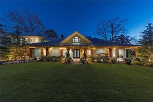 920 Pine Cir in Woodstock, GA - Building Photo