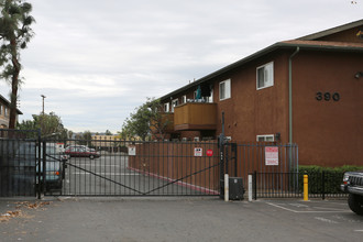 Maple Park Villas in El Cajon, CA - Building Photo - Building Photo