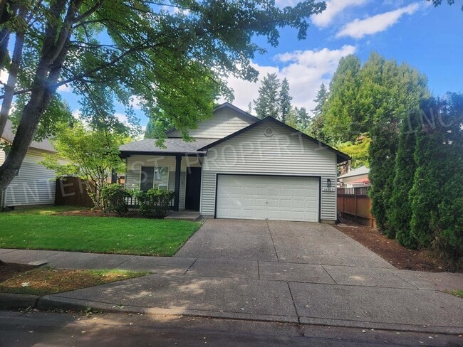 16913 SW Roosevelt St in Sherwood, OR - Foto de edificio - Building Photo