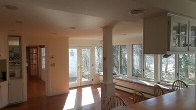 46 Old Colony Rd in Wellesley, MA - Building Photo - Building Photo