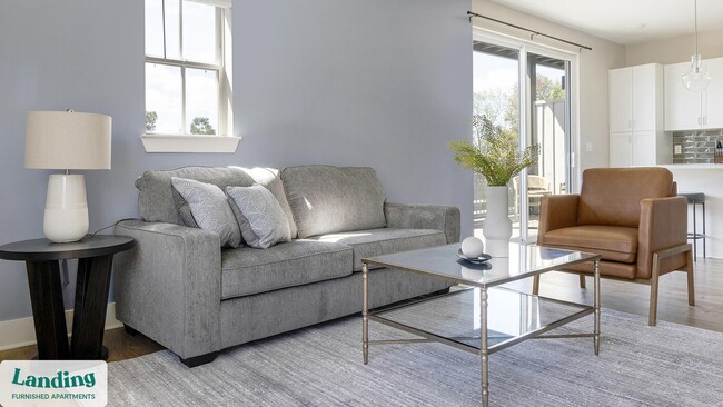 1000 Forestview Dr in Oakwood, GA - Foto de edificio - Building Photo