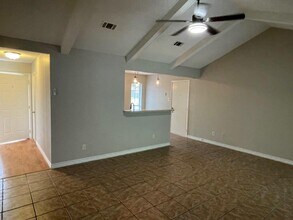 10221 Oak Hollow Dr in Austin, TX - Building Photo - Building Photo