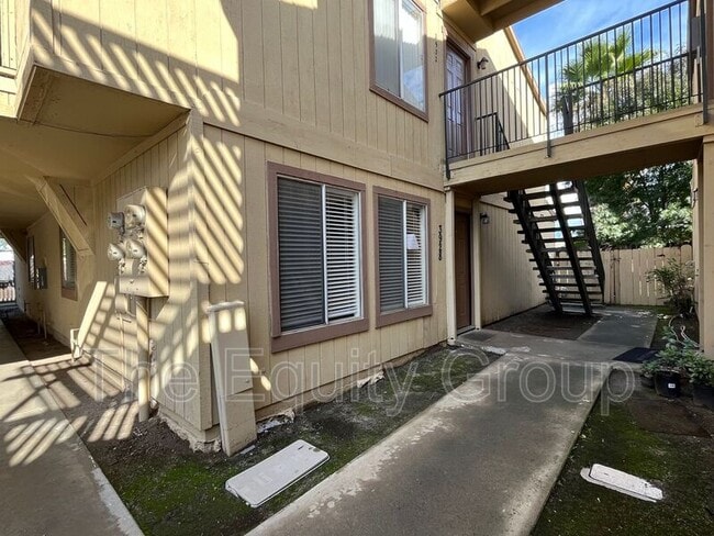 property at 3928 W Meadow Ave