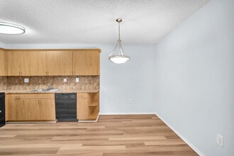 6889 NW 173rd Dr in Hialeah, FL - Building Photo - Building Photo