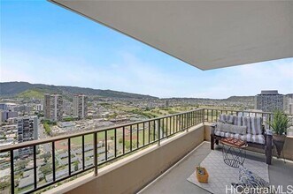 2121 Ala Wai Blvd in Honolulu, HI - Building Photo - Building Photo