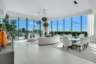 2811 S Bayshore Dr in Miami, FL - Building Photo