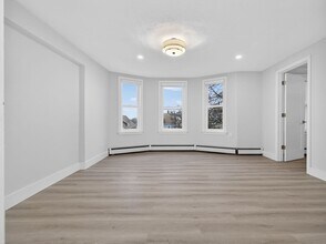 469 Medford St in Somerville, MA - Building Photo - Building Photo