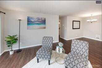 16817 Larch Way in Lynnwood, WA - Building Photo - Building Photo