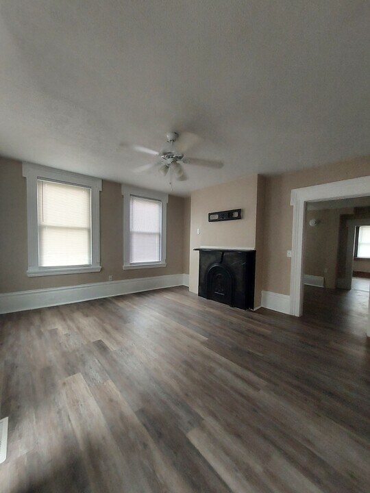 401 N Mulberry St in Mount Vernon, OH - Building Photo