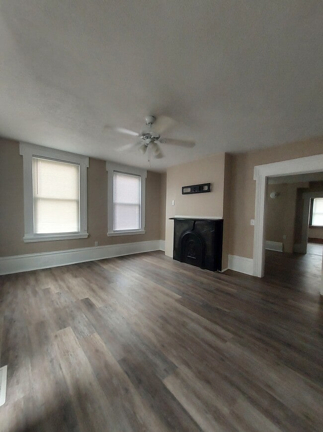 property at 401 N Mulberry St
