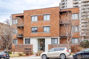 2054 Van Horne Av in Montréal, QC - Building Photo