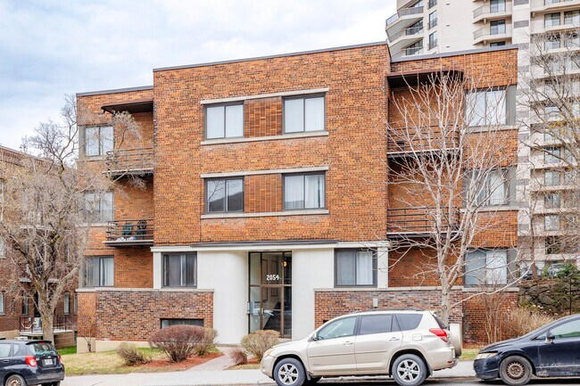 2054 Van Horne Av