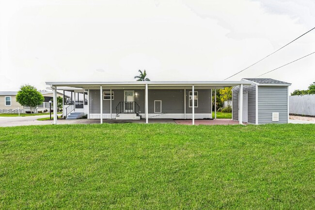 2108 Ixora Ct in Naples, FL - Building Photo - Building Photo