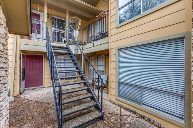 1212 Hollow Creek Dr, Unit B in Austin, TX - Foto de edificio - Building Photo